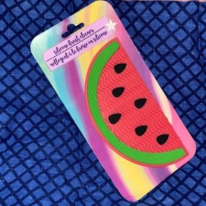 Silicone brush cleaner